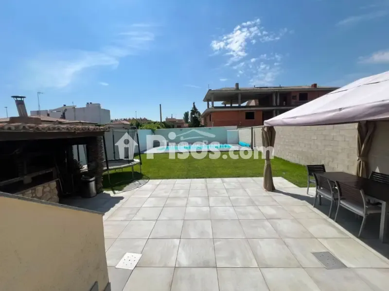 Bassein - Semi-detached House with Pool in Villamayor