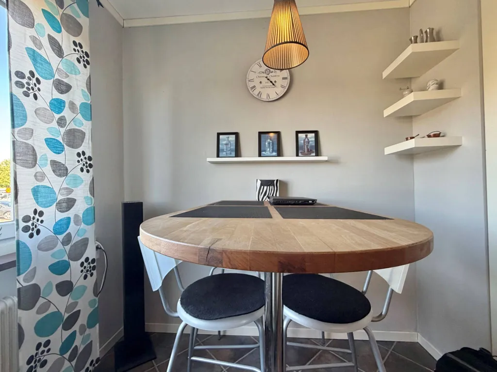 Söögituba - Well-Maintained Apartment with Balcony in Vångavägen