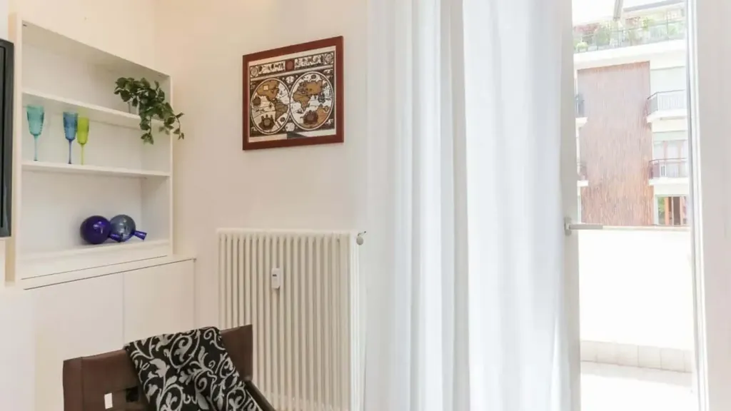 Elutuba - Modern Studio with Balcony in Milan