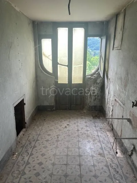 Rooms - Historic Villa with Mountain View in Roccavione