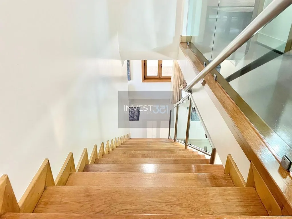 Rooms - Single-Story Villa with Terrace in Porto