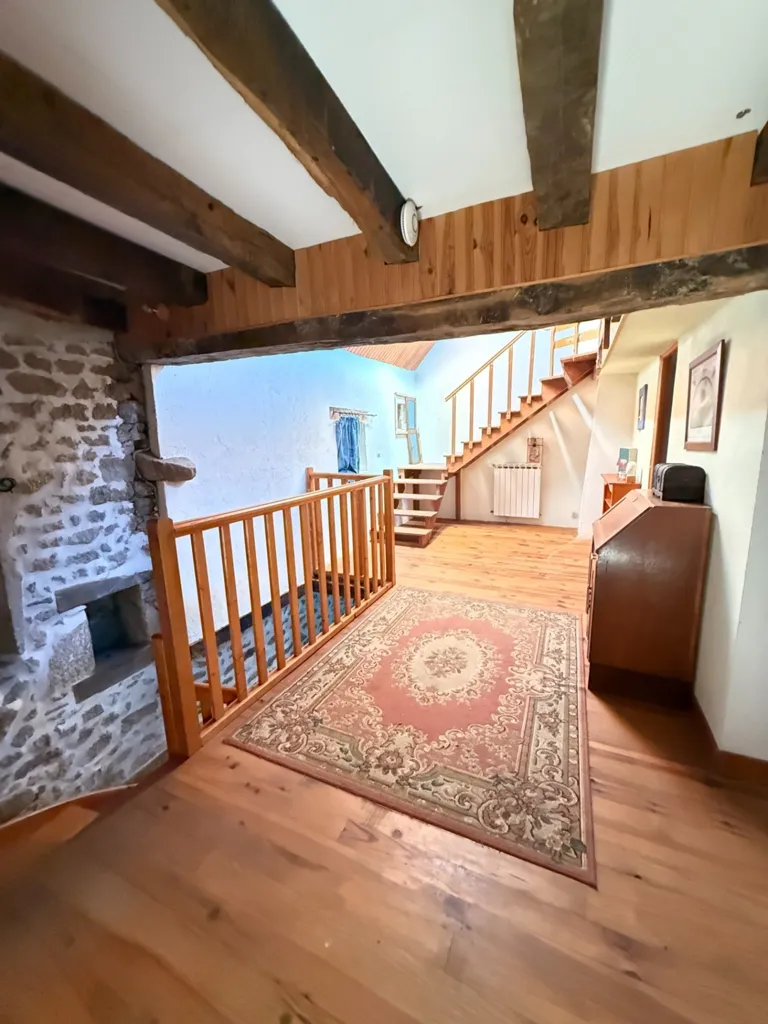 Pièces - Maison en Pierre avec Cour Intérieure à Bussière-Dunoise