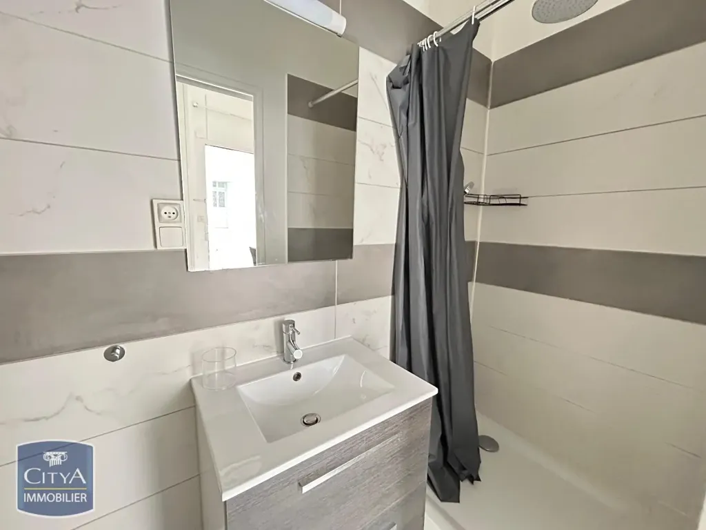 Salles de bain - Studio Meublé Rez-de-Chaussée Centre Tours