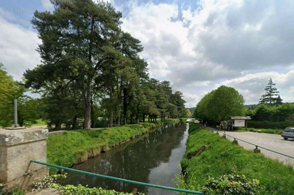 Buildable Land in Malestroit with River Access