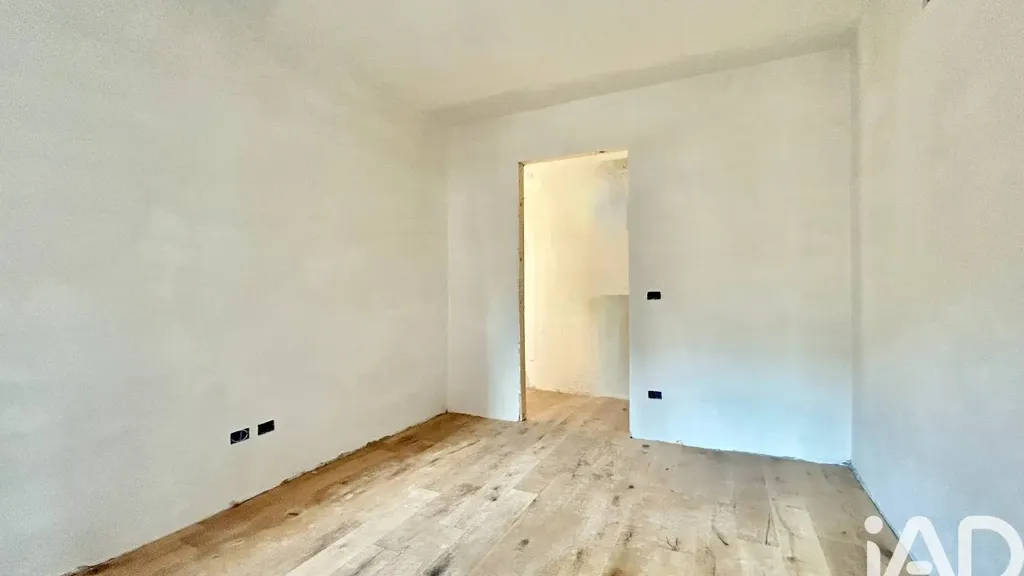 Pièces - Modern Triplex with Balcony in Florence