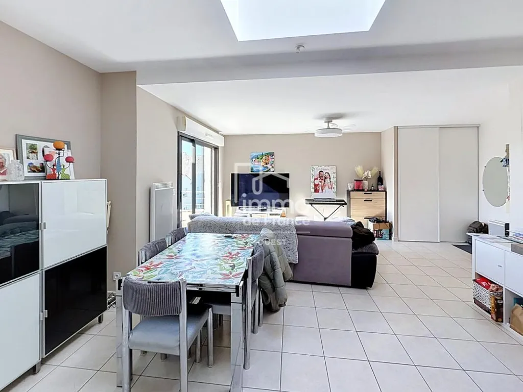 Salle à manger - Appartement 3 Pièces avec Parking à Mayenne