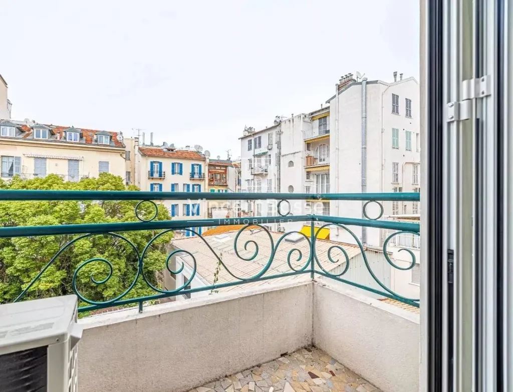 Balcony - Renovated Apartment with Balcony in Nice