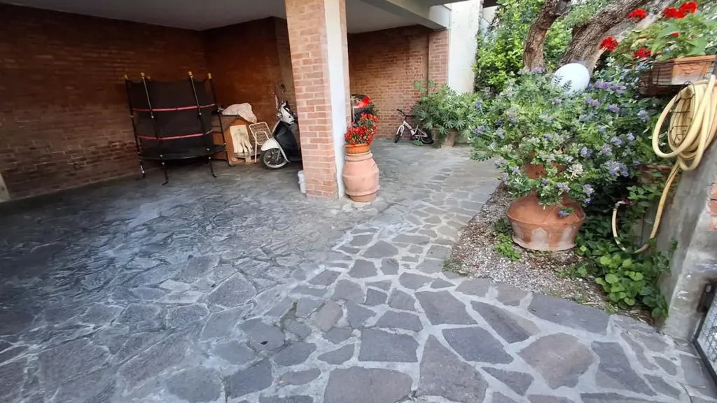 Garden - Spacious Apartment with Terrace in Empoli