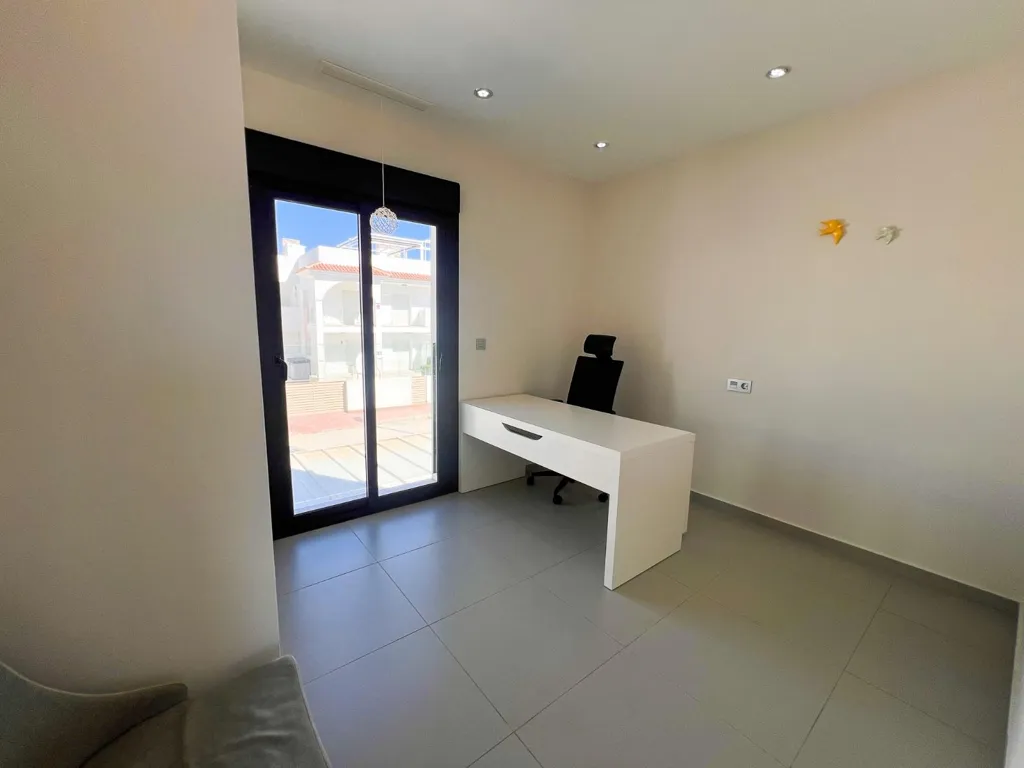 Bureau - Contemporary Villa with Pool in Rojales