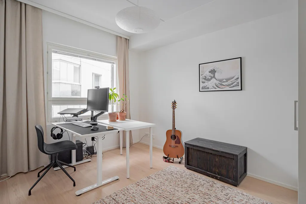 Office - 3-Bedroom Apartment with Balcony in Helsinki