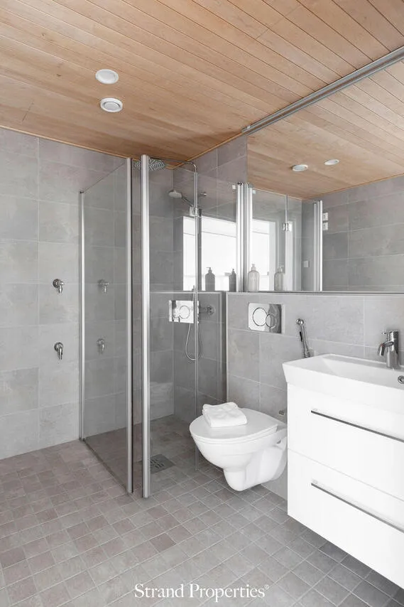 Vannitoad - New Flat with Balcony in Westend