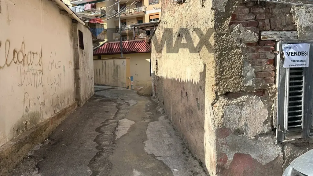 Välivaade - Rustic Plot for Independent House in Messina