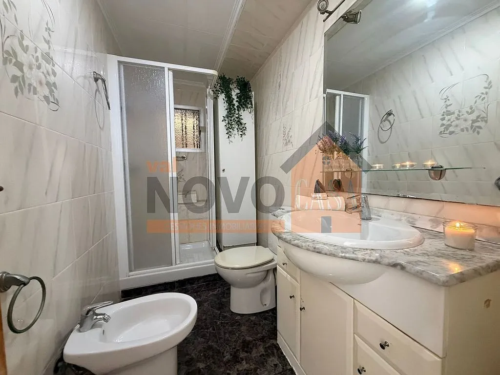 Vannitoad - Bright Apartment with Patio in Silla