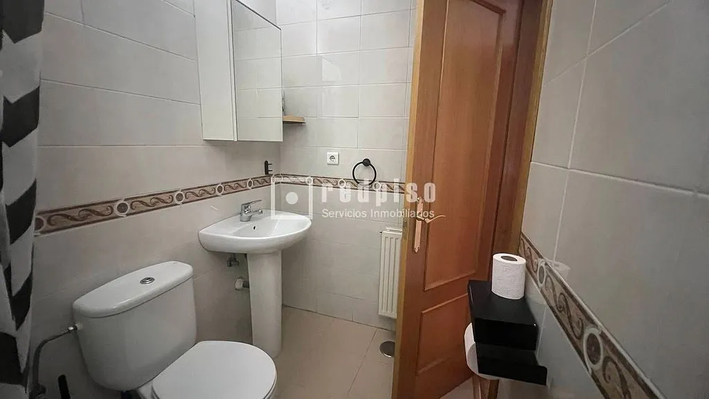 Salles de bain - Apartment with Pool in Las Rosas, Madrid