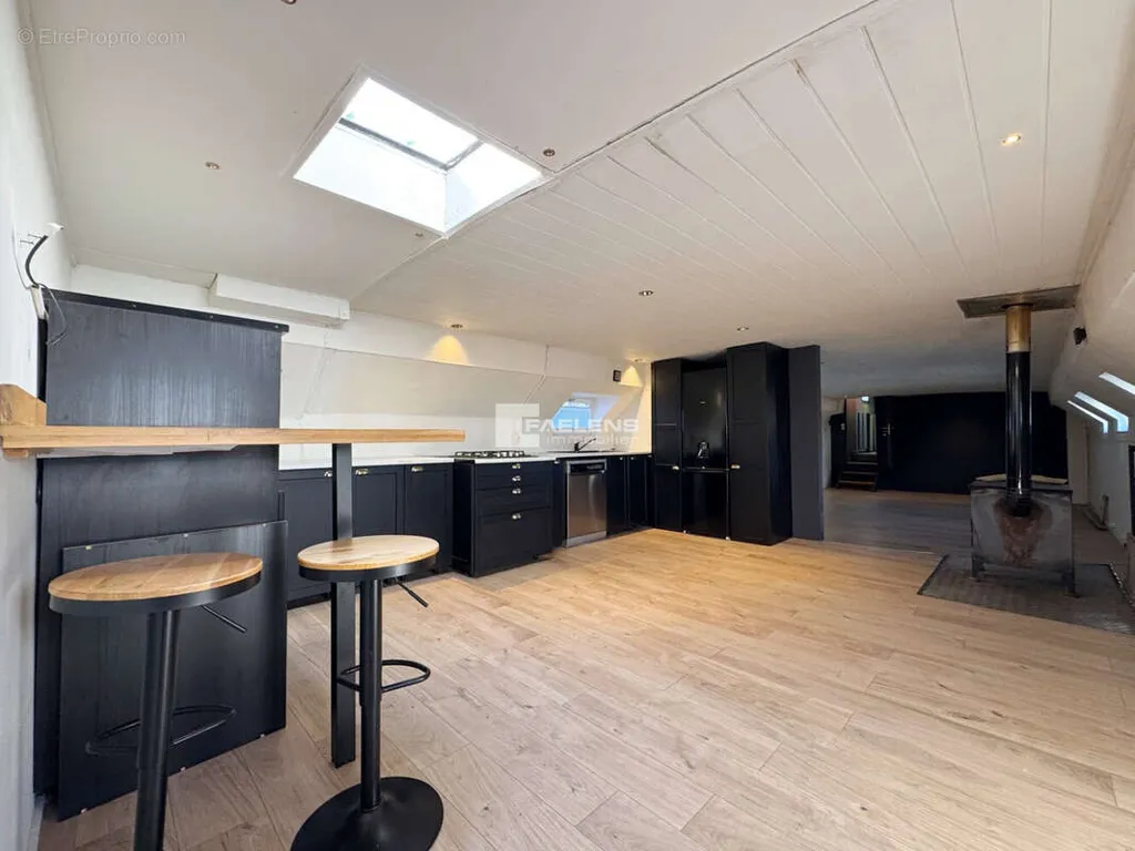 Kitchen - Aménagée Péniche with Waterfront View in Lille