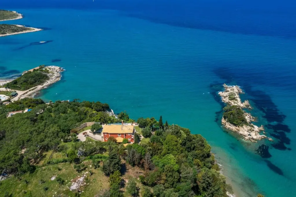 Õhuvaade - Beachfront Villa with Private Beach in Corfu