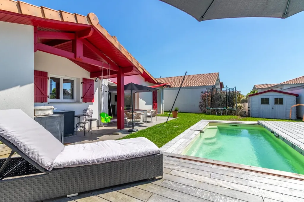 Piscine - Maison Récente avec Piscine à Bidart