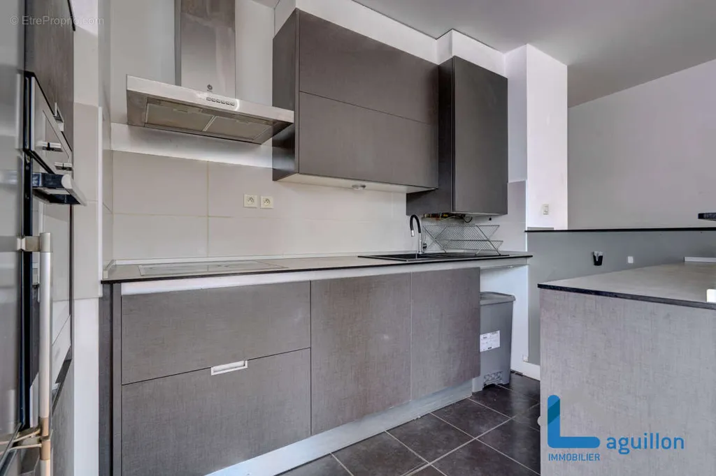 Cucina - City Centre T2 with Parking and Lift