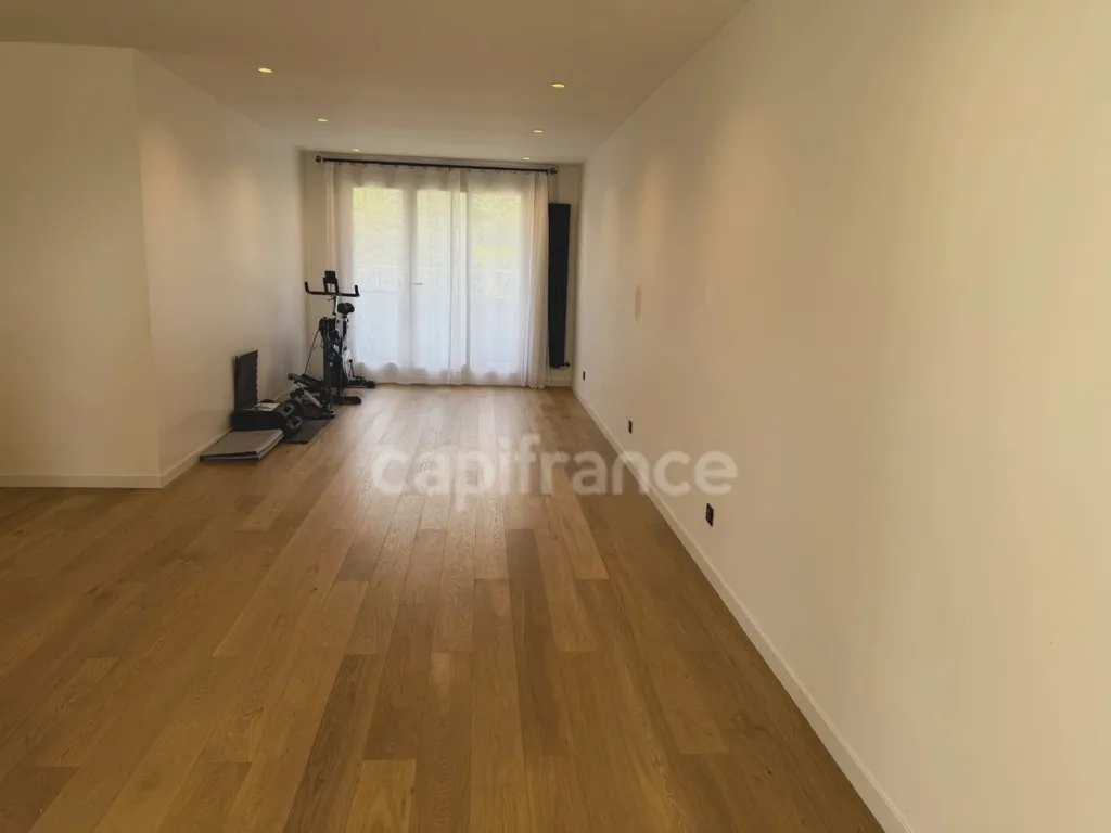Séjour - Appartement F4 Lumineux avec Parking à Montmorency