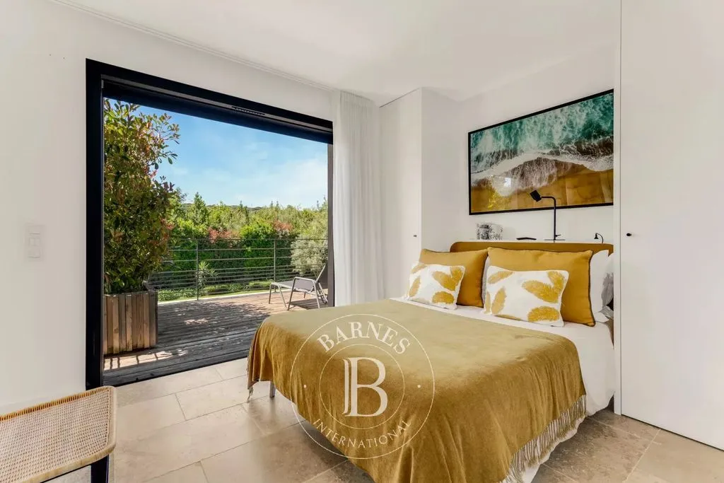 Bedrooms - Luxury Villa with Pool in Saint-Tropez
