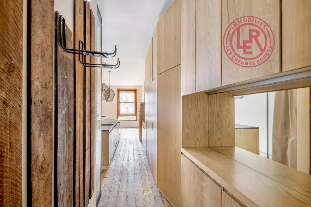 Entrée - Appartement 2 Pièces avec Hauteur sous Plafond à Paris 10ème