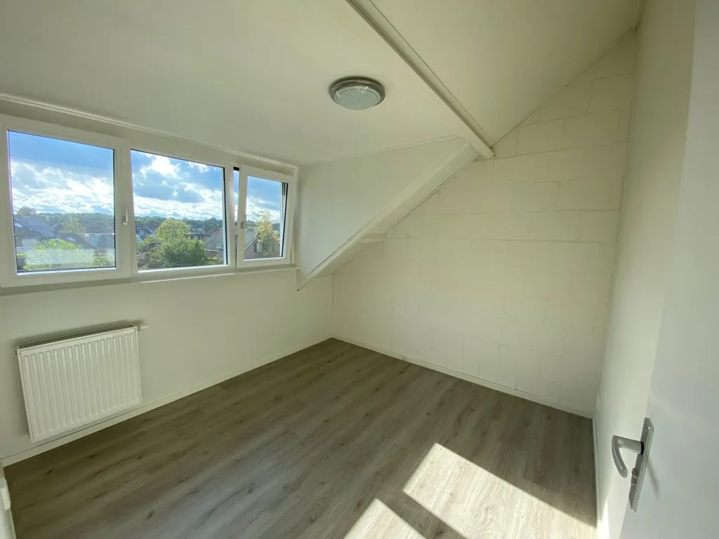 Toad - Semi-Studio with Parking in Tilburg