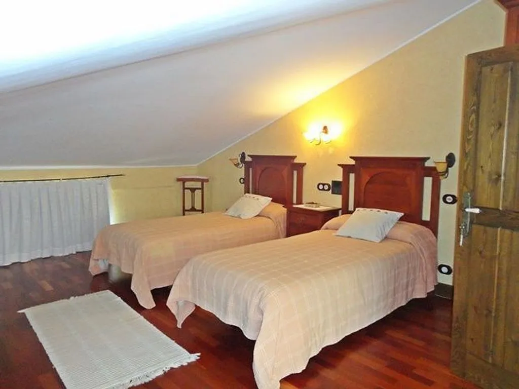 Chambres - Adosado with Rustic Decor in Riocavado de la Sierra