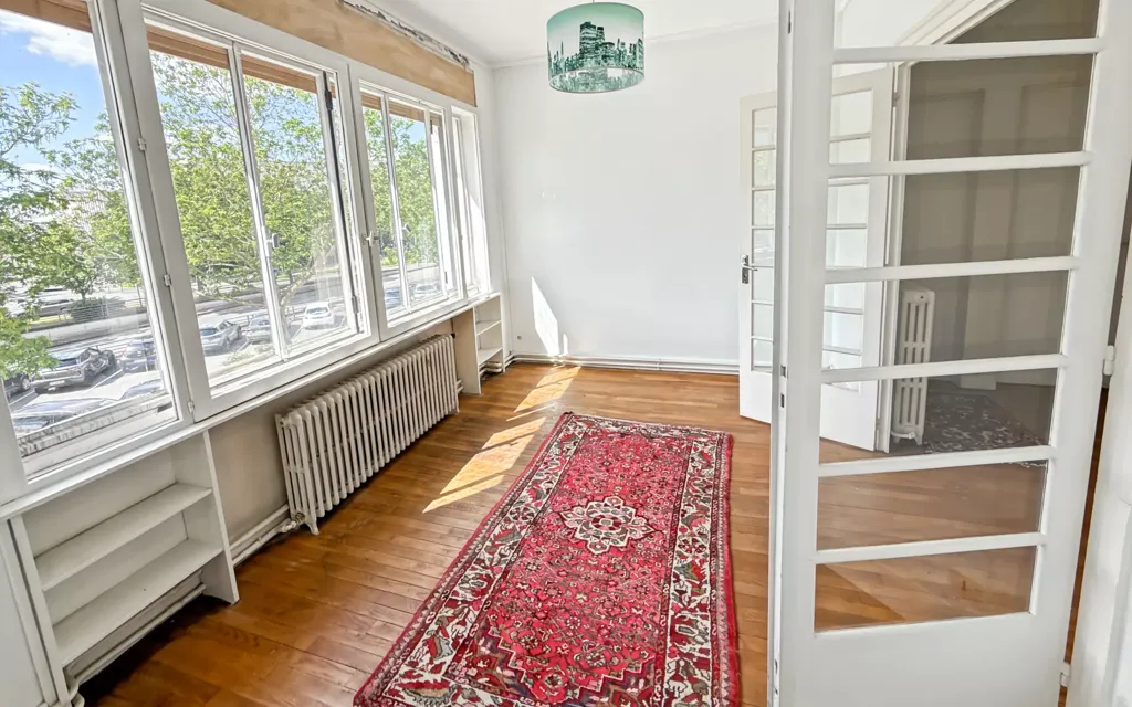 Pièces - Appartement Charmant à Rénover à Orléans