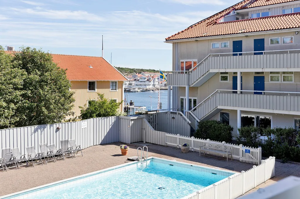 Bassein - Maritime Villa with Pool and Sea View in Marstrand