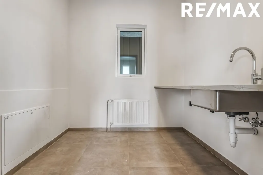 Salles de bain - 5-Bed Apartment with Balcony in Álftanes