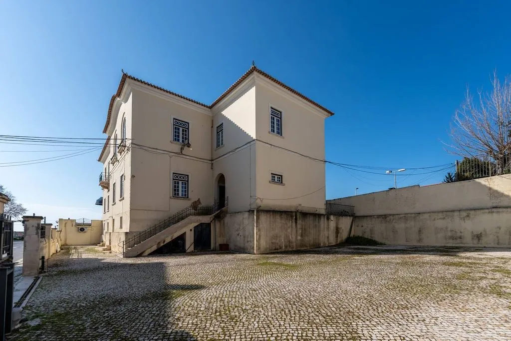 Exterior - Waterfront House with Sea View in Estoril