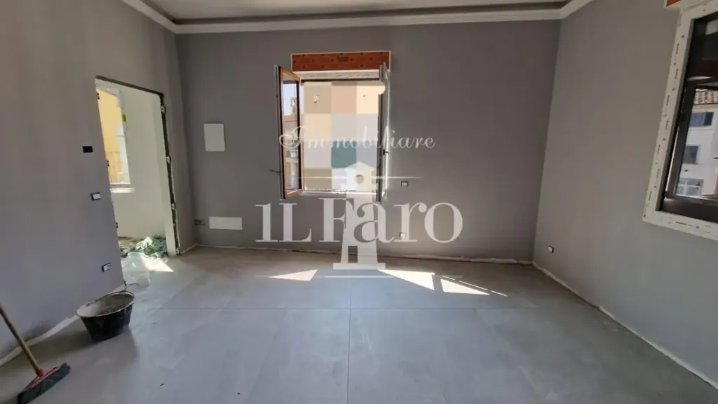 Pièces - Rear-Accessed Flats with Balcony in Signa
