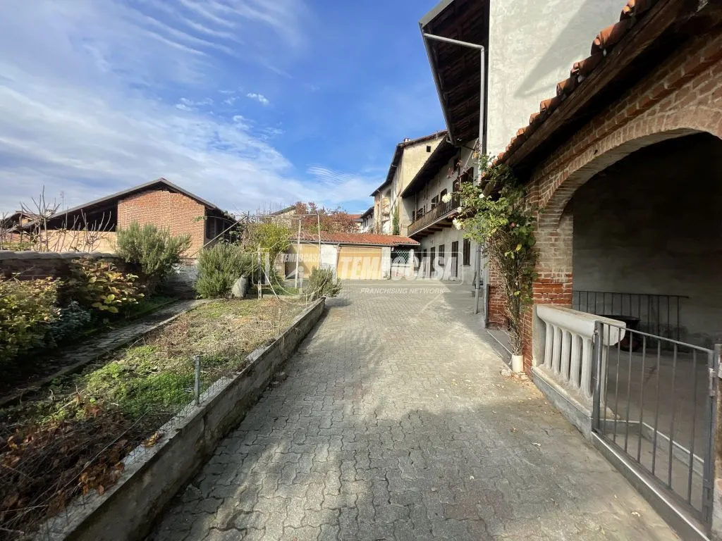 Garden - Bifamiliar House with Private Courtyard in Agliè