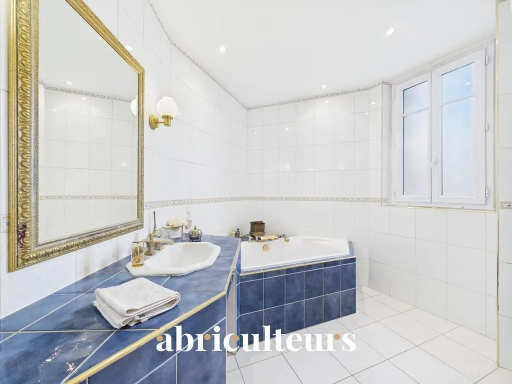 Salles de bain - Appartement Familial avec Vue Dégagée à Paris 20ème