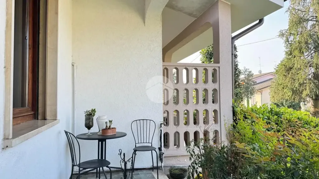 Terrace - Terraced Villa with Garden in Marcaria