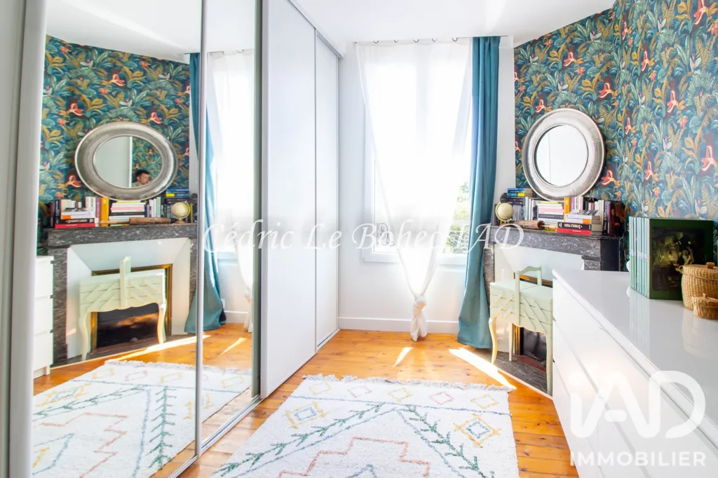 Bedrooms - Family House with Pool in Saint-Leu-La-Forêt