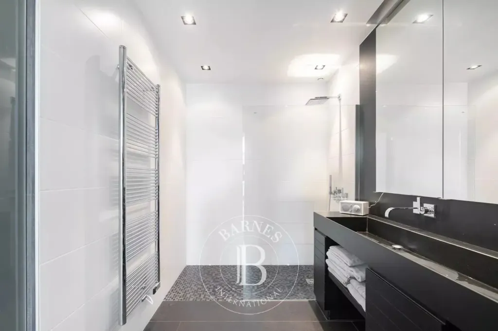 Salles de bain - Duplex Luxueux avec Jardin Privé à Marseille 8ème