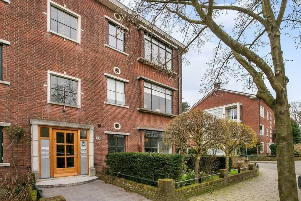 Välivaade - Portiekflat with Park Views in Den Haag
