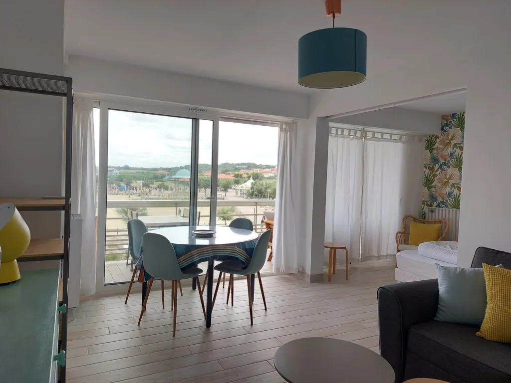 Elutuba - Student-Friendly Flat with Sea View in Anglet