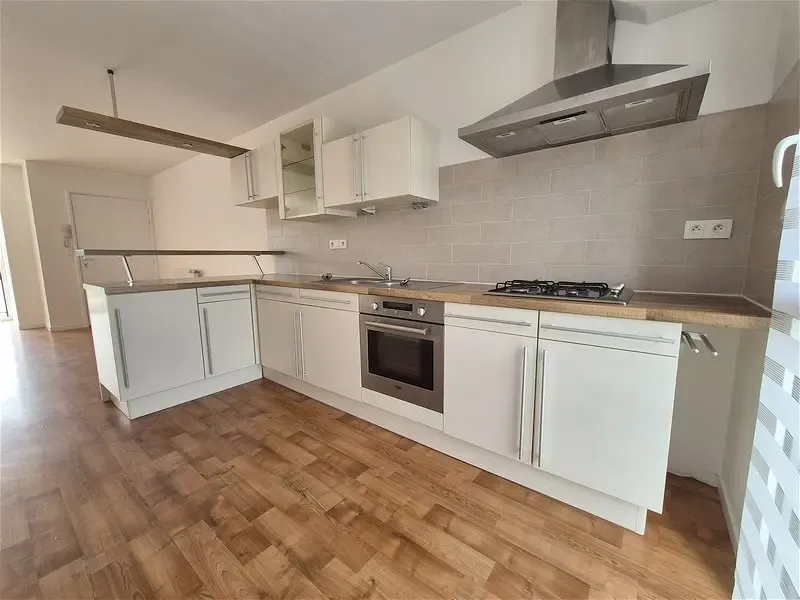 Kitchen - 3-Bed Apartment with Balcony in Sainte-Anne-d'Auray