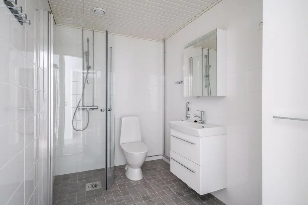 Salles de bain - Apartment with Balcony in Myyrmäki, Vantaa