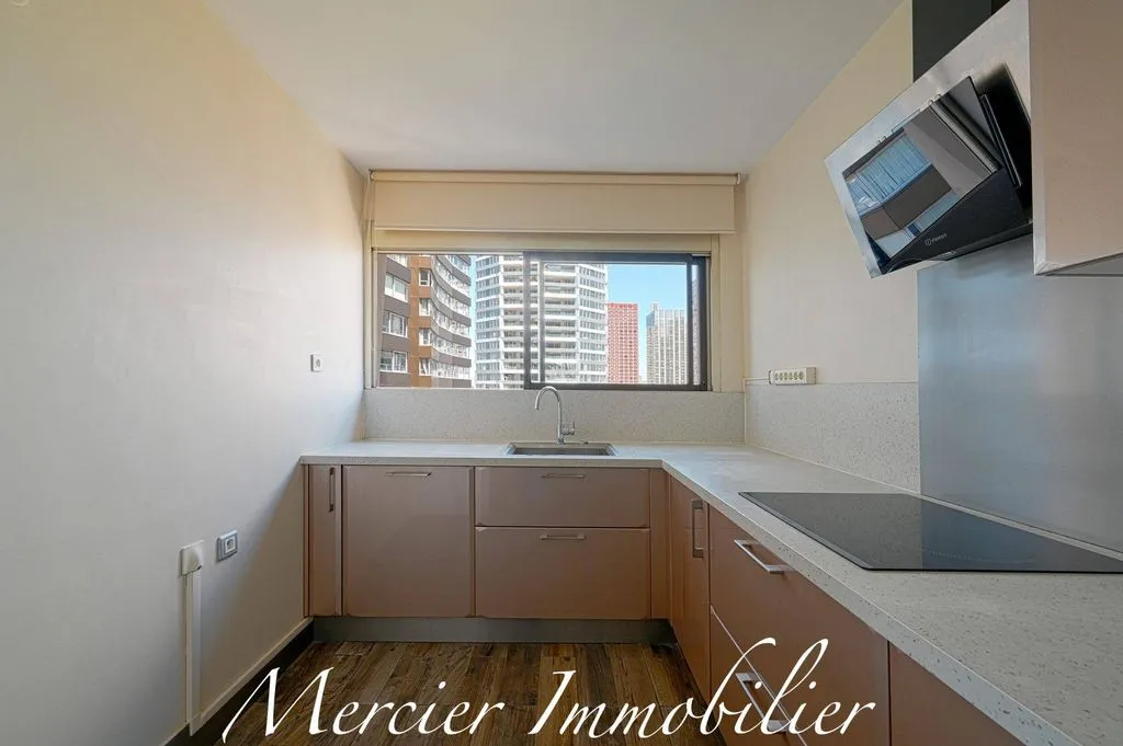 Cuisine - Appartement d'Angle avec Vue Panoramique sur Seine à Paris