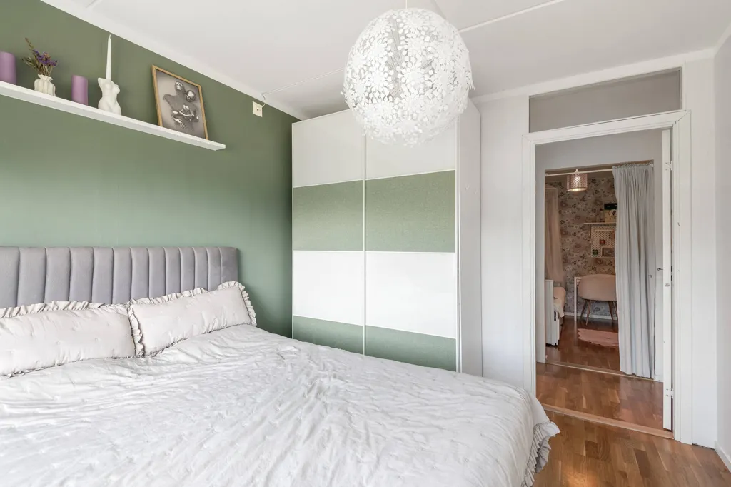 Bedrooms - Apartment with Balcony in Hässelby Gård