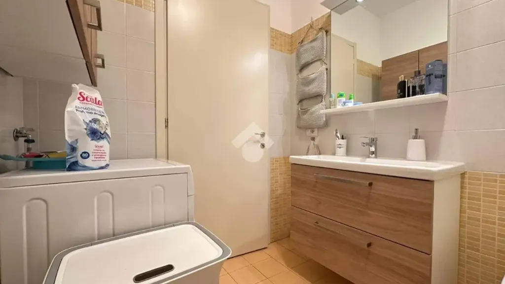 Salles de bain - Attico with Balcony in Crespiatica