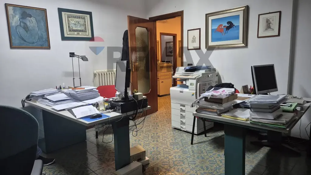 Bureau - Quadrilocale with Balcony in Triggiano