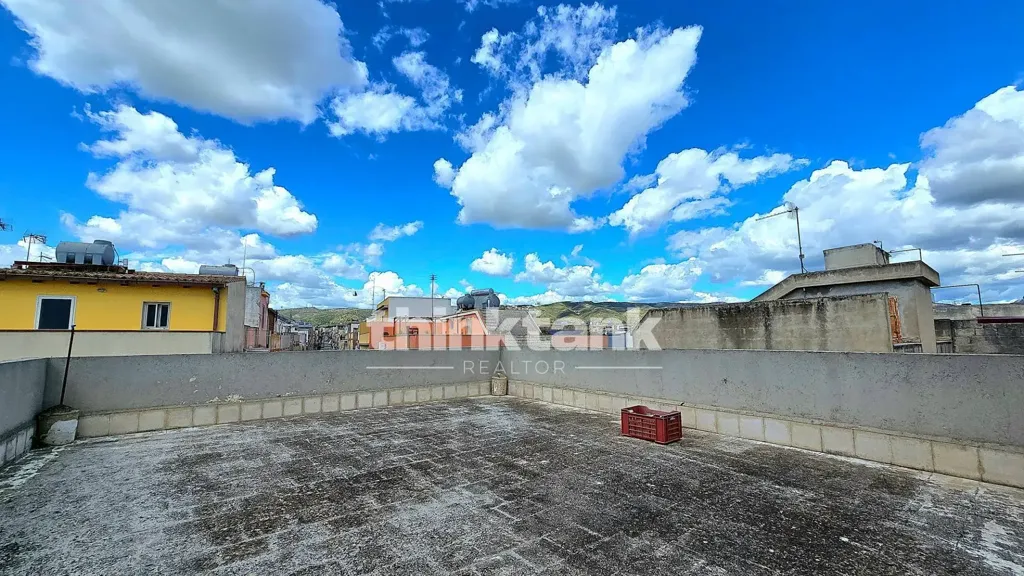 Terrasse - Rear-Facing Apartment with Terrace in Avola