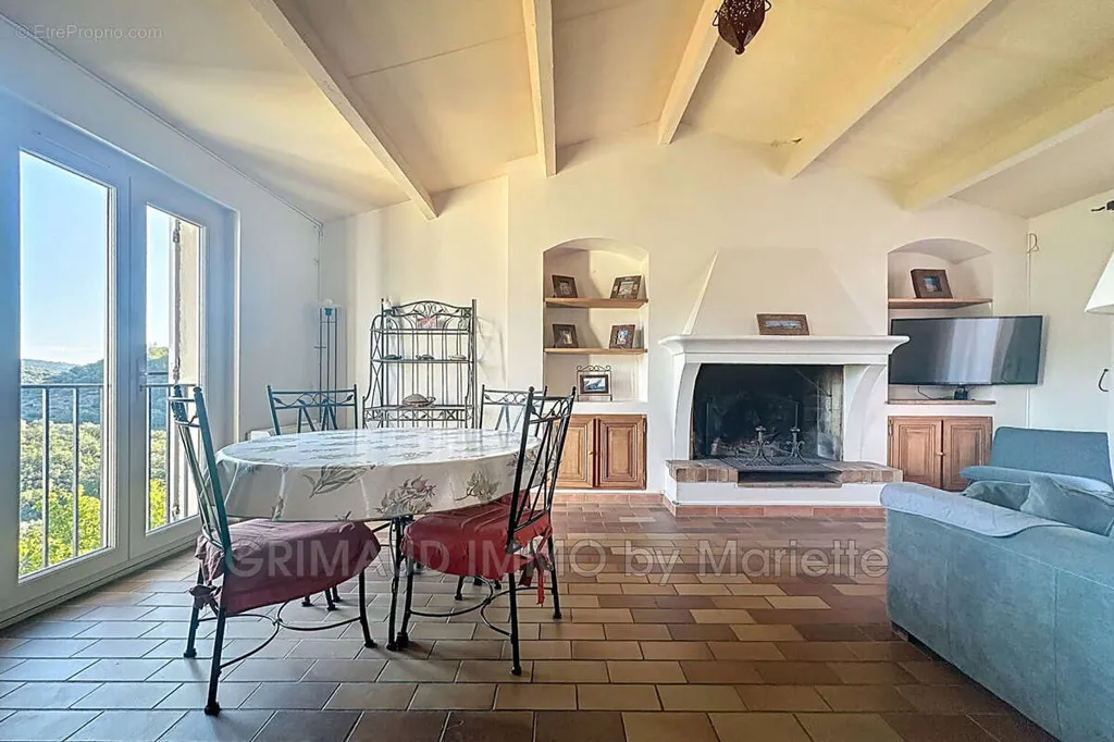 Söögituba - Duplex with Pool near Grimaud