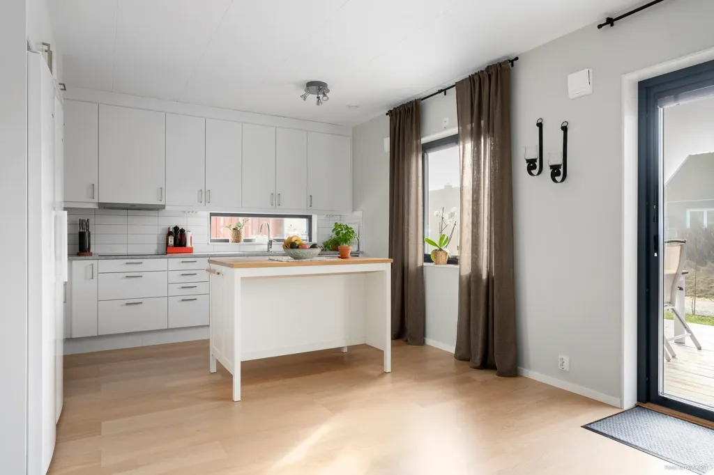 Köök - Elegant Apartment with Balcony in Falkenberg
