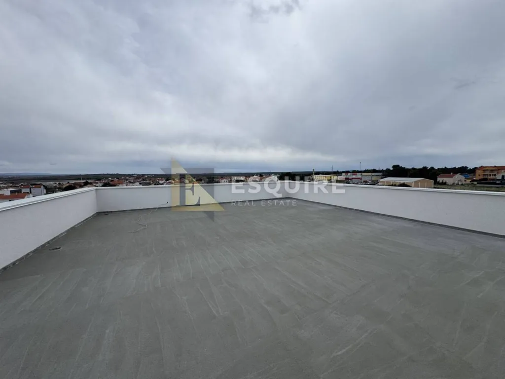 Terrasse - Luxury Penthouse with Sea View in Nin