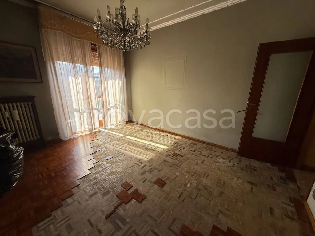 Elutuba - Quadruplex with Triple Exposure in Corso Vercelli, Turin